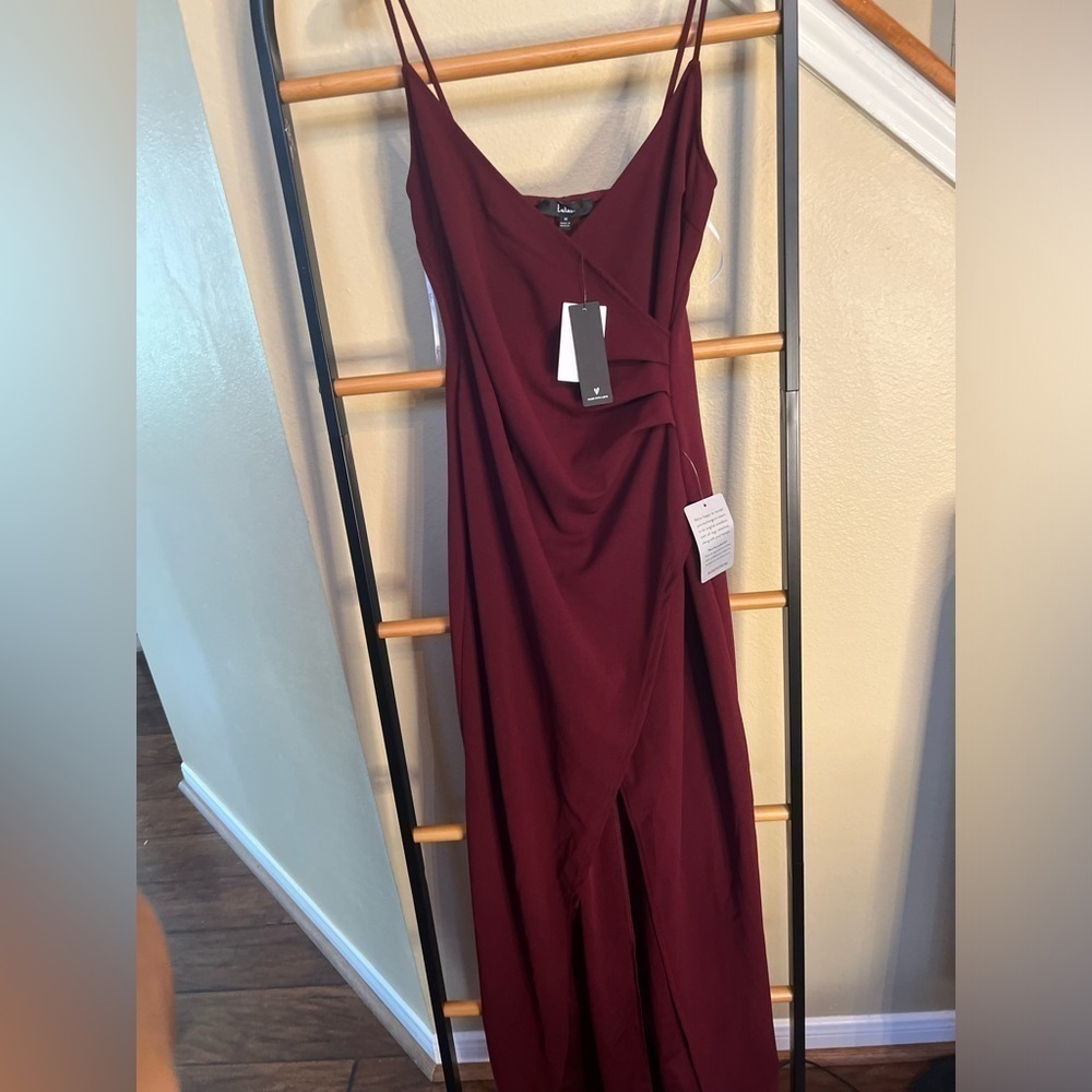New ▶️ Lulu’s ◀️ Burgundy Ruched Maxi Dress with Slit. Medium - Picture 12 of 14